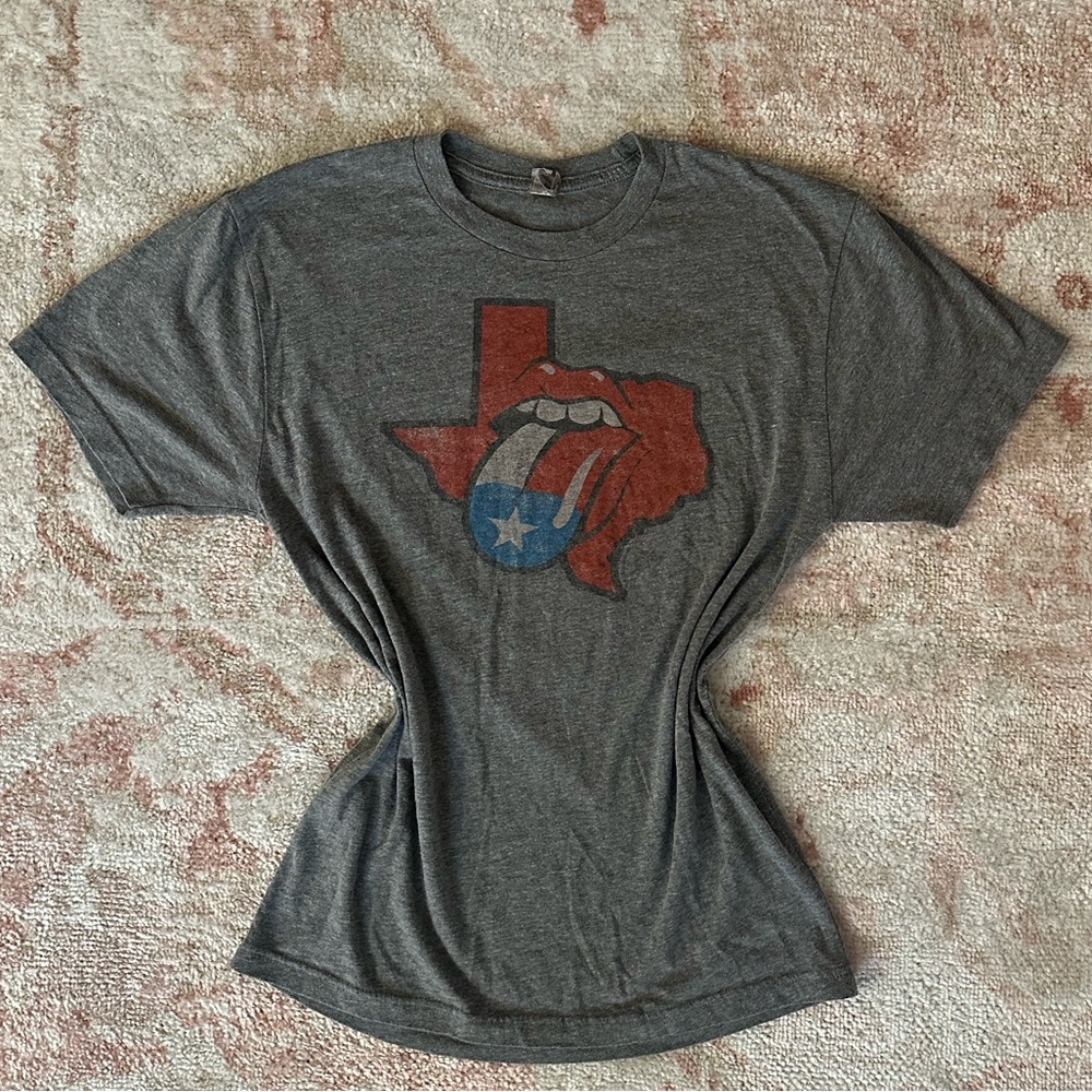 Graphic tee